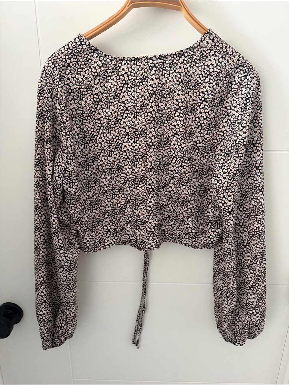 By Together Black and Pink Floral Ruched Drawstring Crop Blouse size medium - Picture 5 of 7